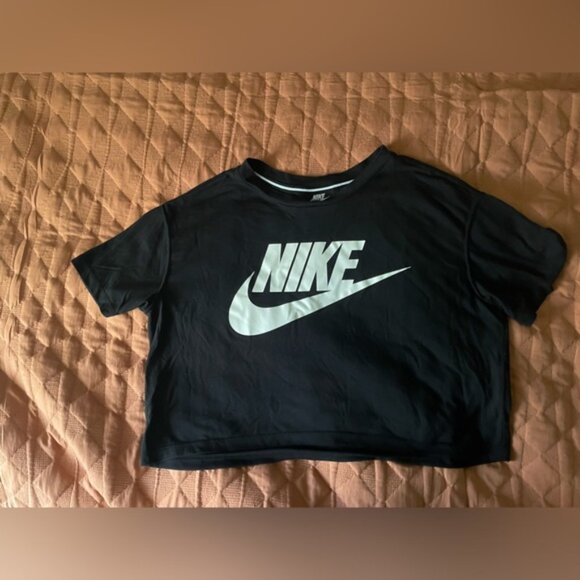 Nike Tops - Nike Crop top